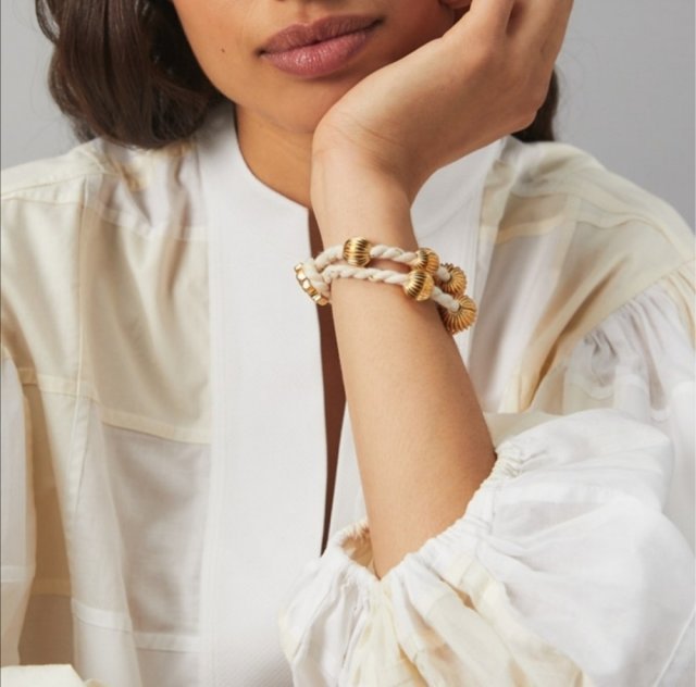 اسوارة Tory Burch ذهبي 4 اسوارة Tory Burch ذهبي