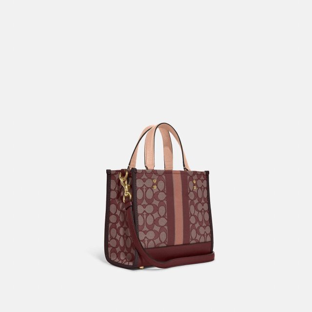 شنطة كروس جاكار المميزة من كوتش 5 شنطة كروس جاكار المميزة من كوتش